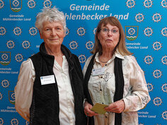 Elfi Wortmann und Angelika Pleger (Mühlengalerie) erhielten den Ehrenamtspreis 2024